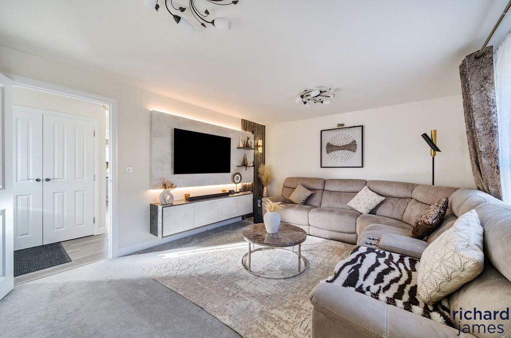 Property photo 3 of 21 c6c74A06d6ee4B32B39798B737A3De99