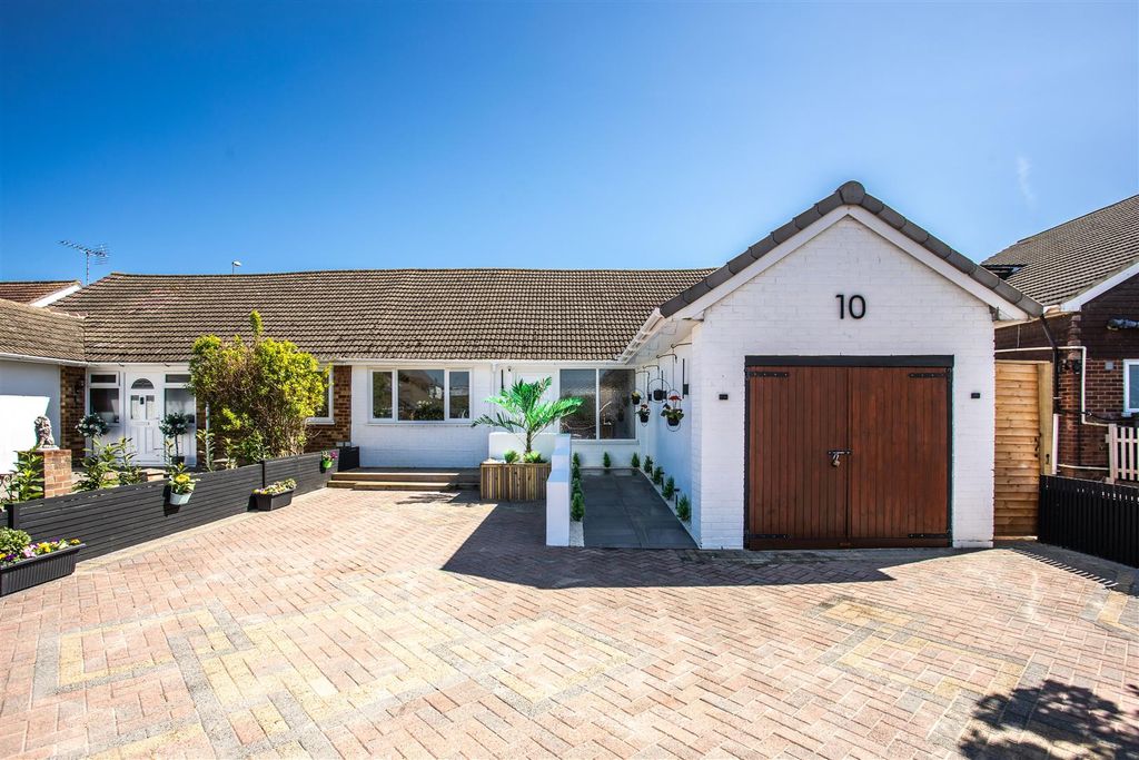 Property photo 1 of 28