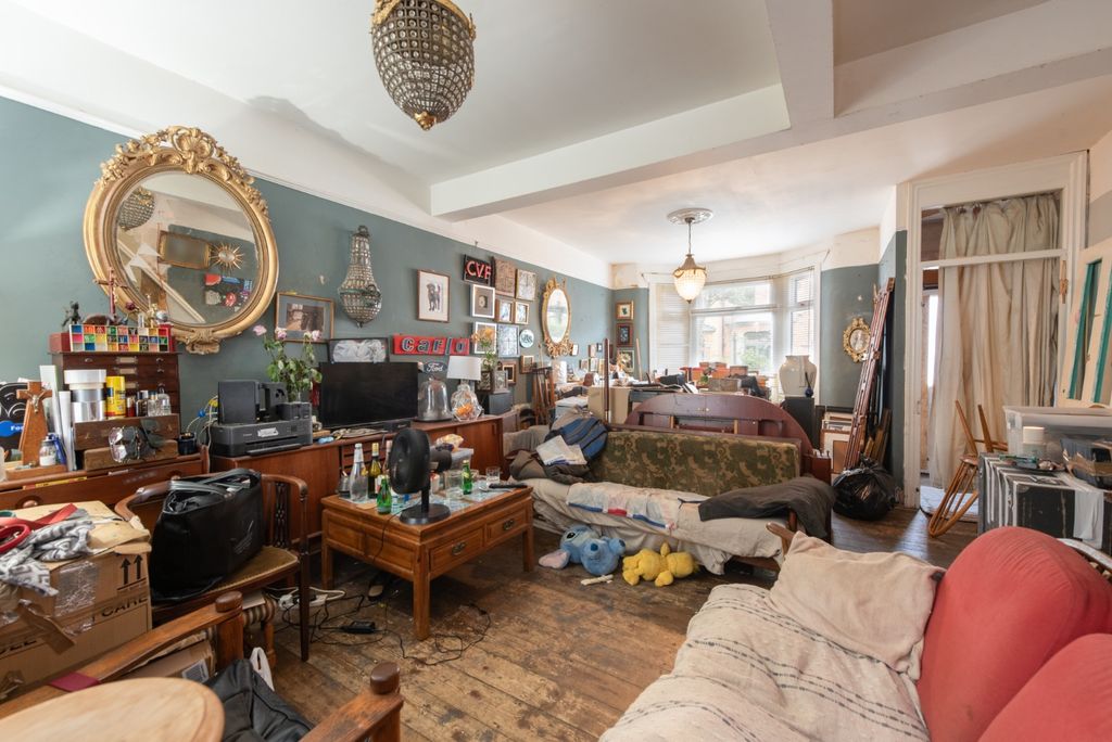 Property photo 2 of 11 4391681