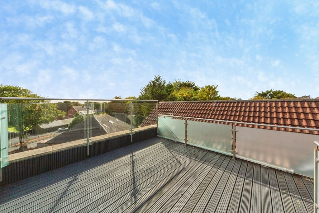 Property photo 2 of 18 Roof Terrace