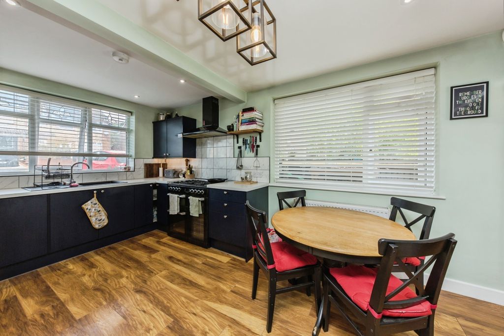 Property photo 3 of 17 Pbox-Img.Jpg