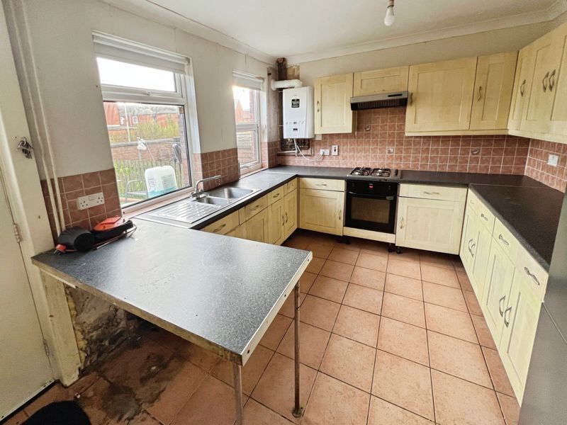 Property photo 3 of 17 Kitchen