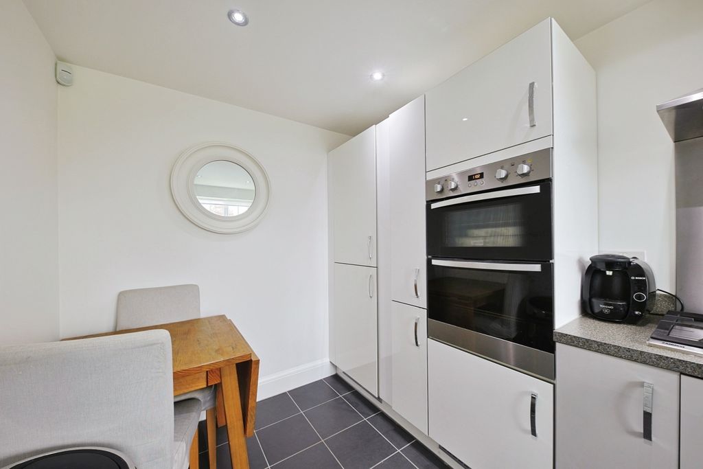 Property photo 3 of 13 5166044