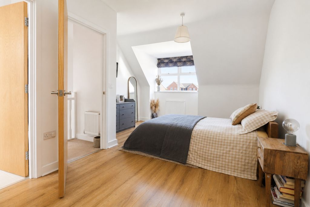 Property photo 1 of 14 Main Bedroom With En-Suite Shower Room