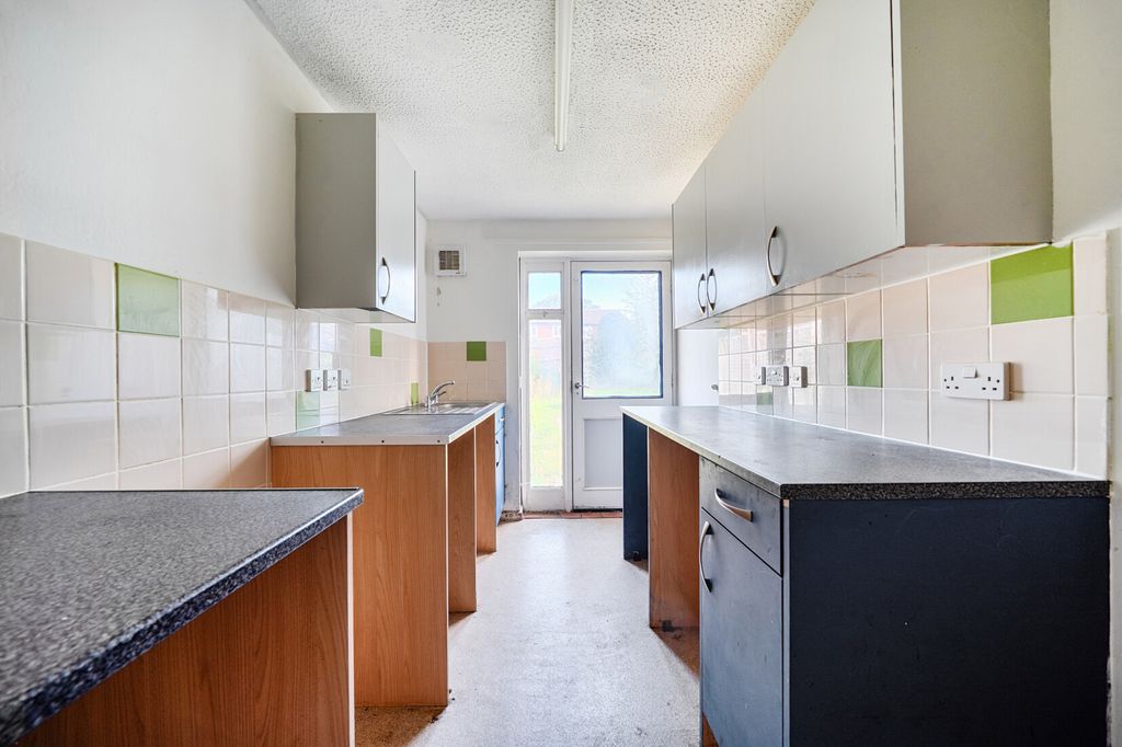 Property photo 2 of 20 Kitchen