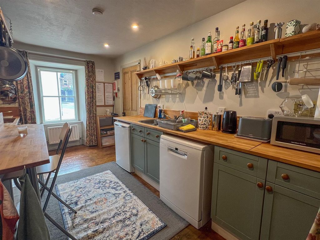 Property photo 3 of 22 66 Douglas Street -13.Jpg