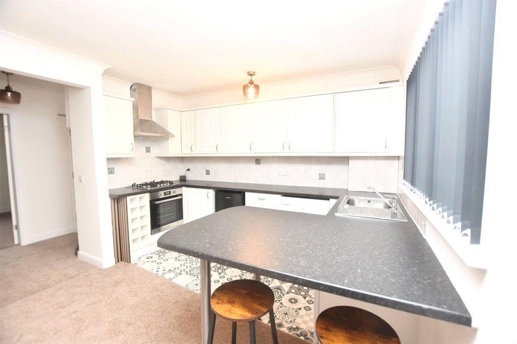 Property photo 3 of 12 Kitchen