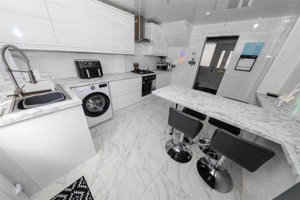 Property photo 3 of 18 C