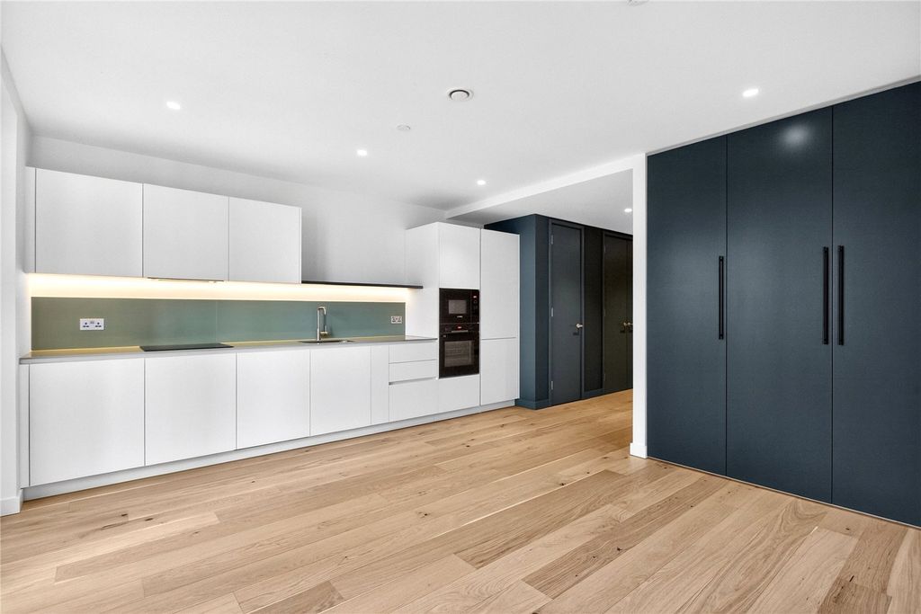 Property photo 2 of 15 Studio