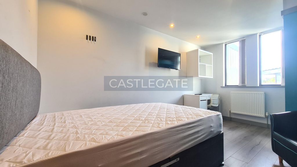 Property photo 3 of 11 Room 98 The Works At Standard House (2)