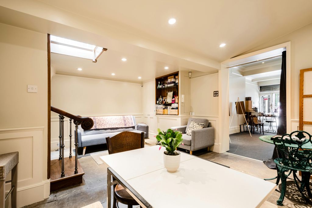 Property photo 3 of 11 Camden Passage 19  7.Jpg