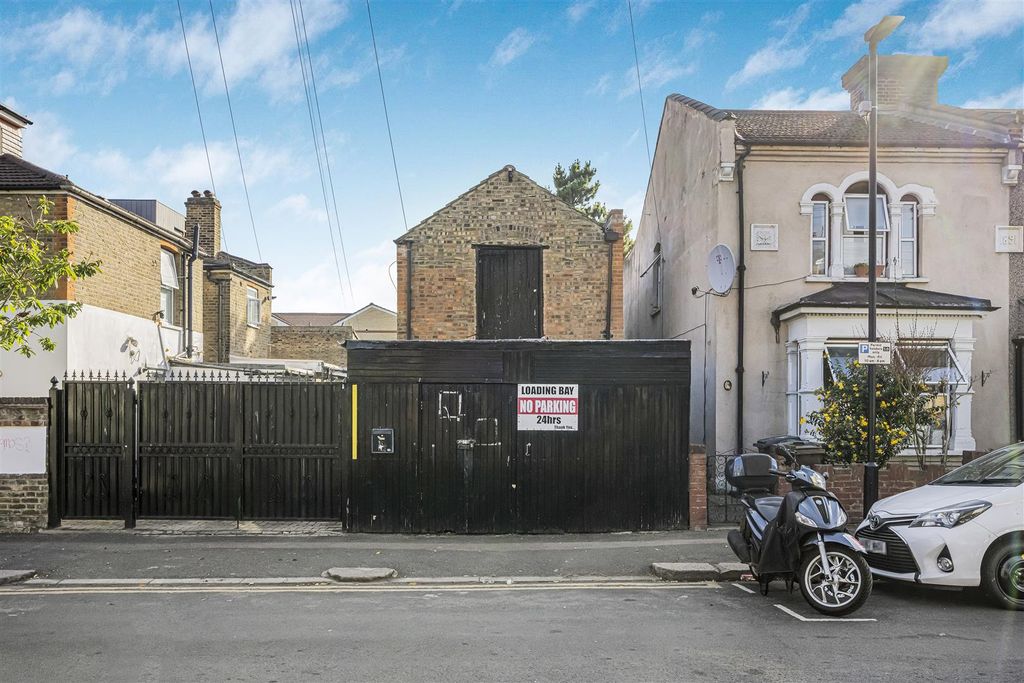 Property photo 1 of 9 1