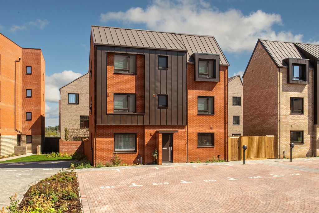 Property photo 2 of 9 Brentford External
