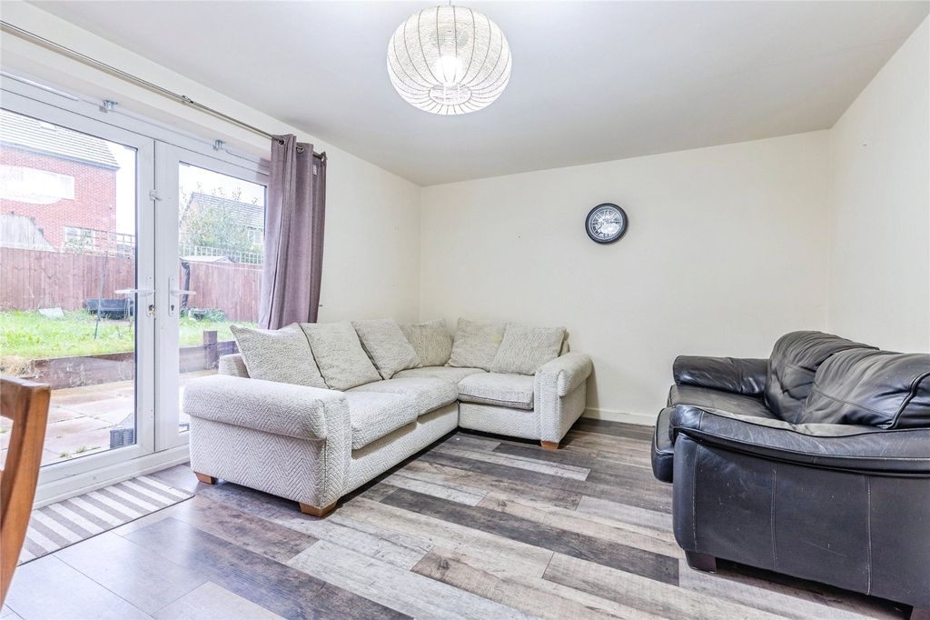 Property photo 2 of 17 Picture No. 11