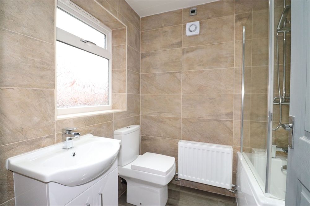 Property photo 3 of 14 Bathroom