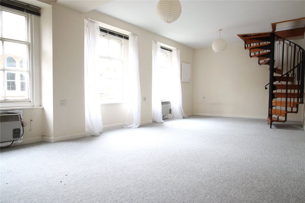 Property photo 2 of 8 Picture No. 13