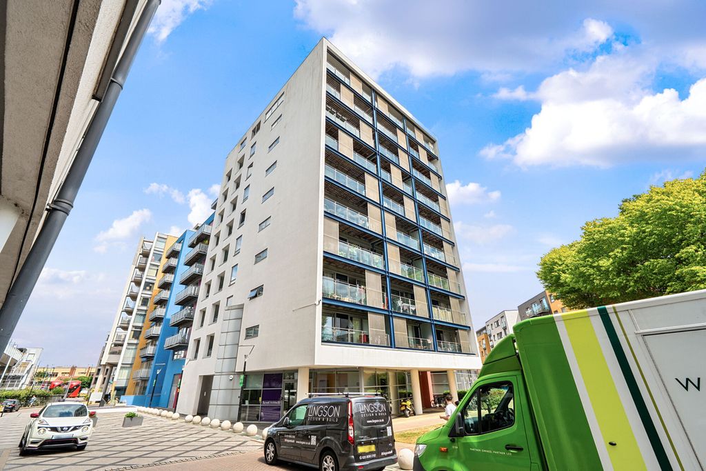 Property photo 2 of 18 External