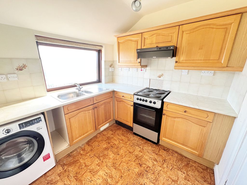 Property photo 3 of 12 Kitchen