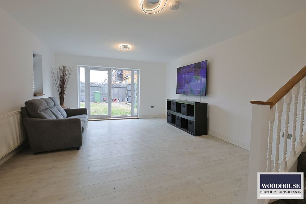 Property photo 2 of 26