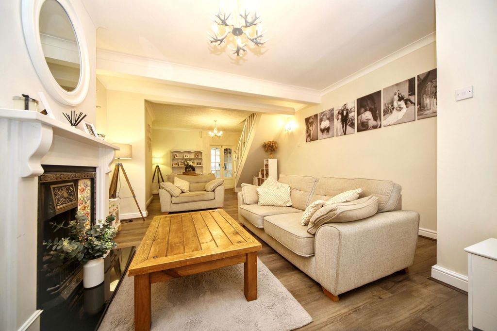 Property photo 2 of 26