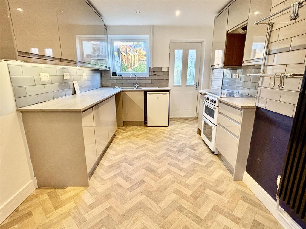 Property photo 3 of 12 Kitchen