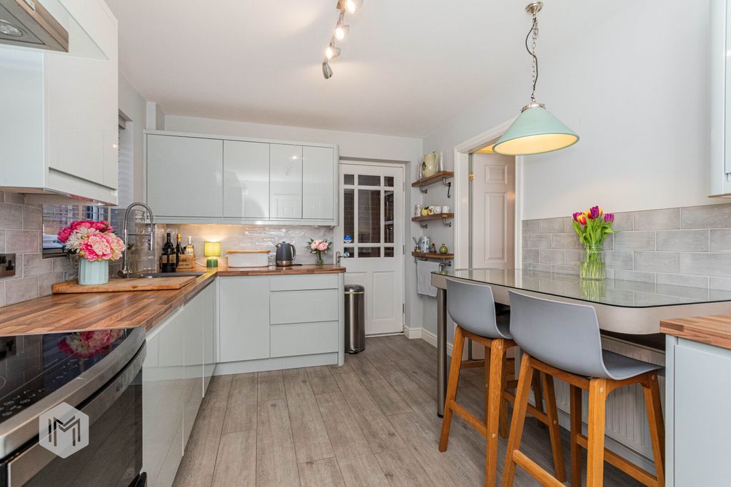 Property photo 3 of 23 Picture No. 14