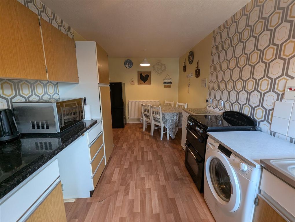 Property photo 3 of 12 Kitchen