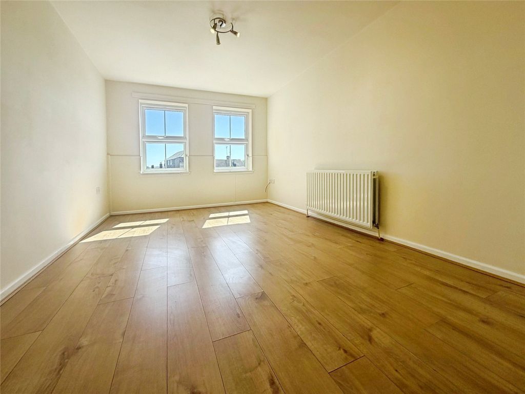 Property photo 2 of 9 Picture No. 08