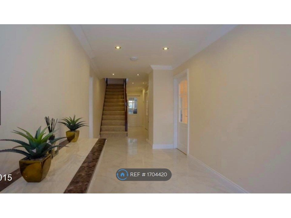 Property photo 2 of 15 Entrance Foyer