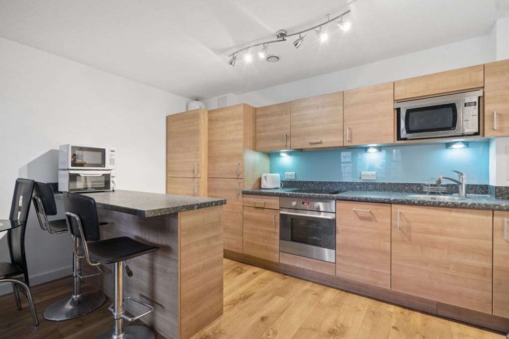 Property photo 2 of 22 Kitchen/Lounge