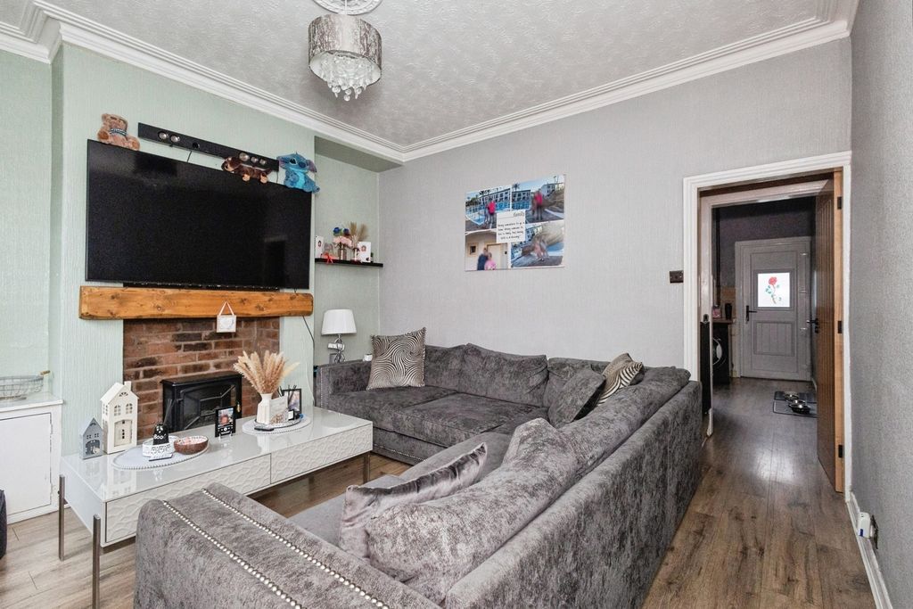 Property photo 3 of 16 Pbox-Img.Jpg