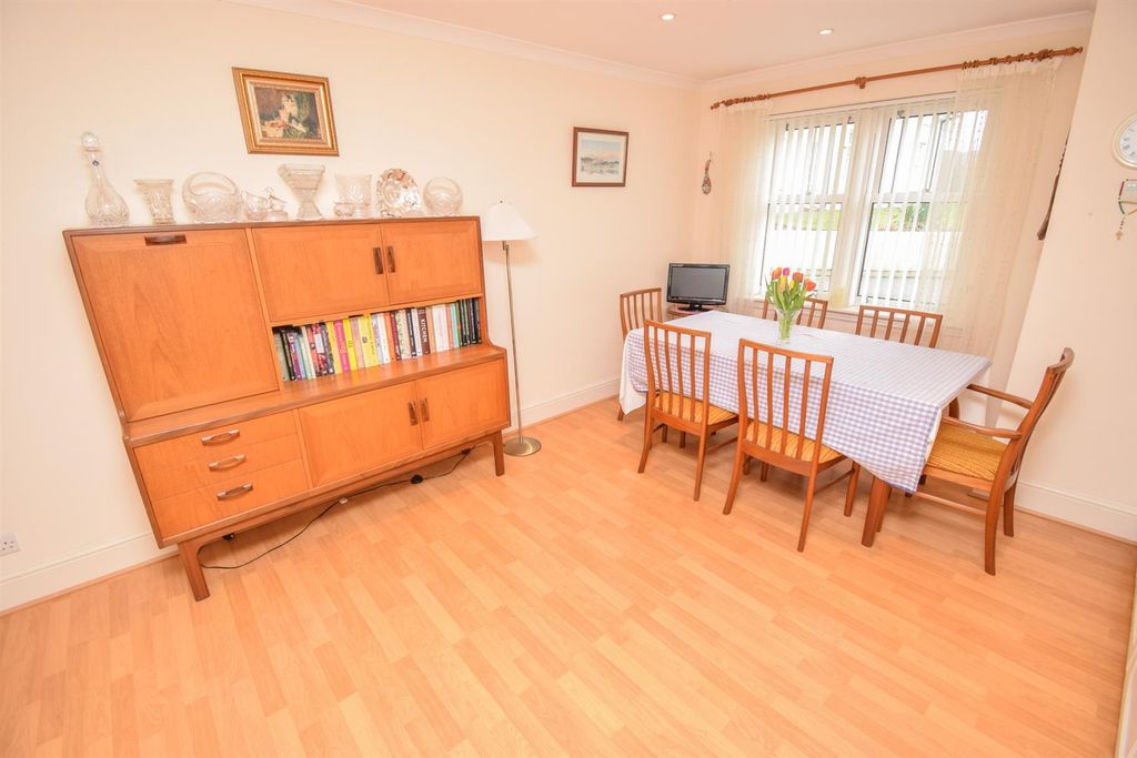 Additional image 7 of 2 bed flat for sale3 Islands House, Islands Court, Islands Bank Road, Inverness IV2