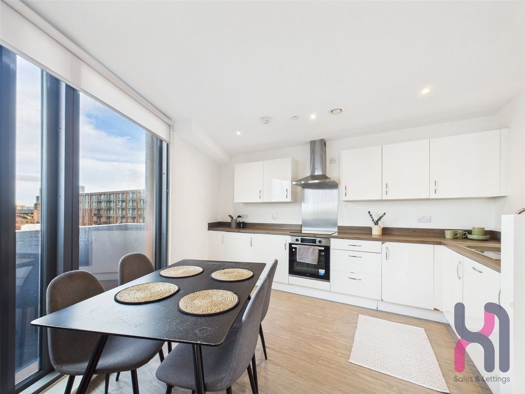 Property photo 2 of 17 Picture No. 25