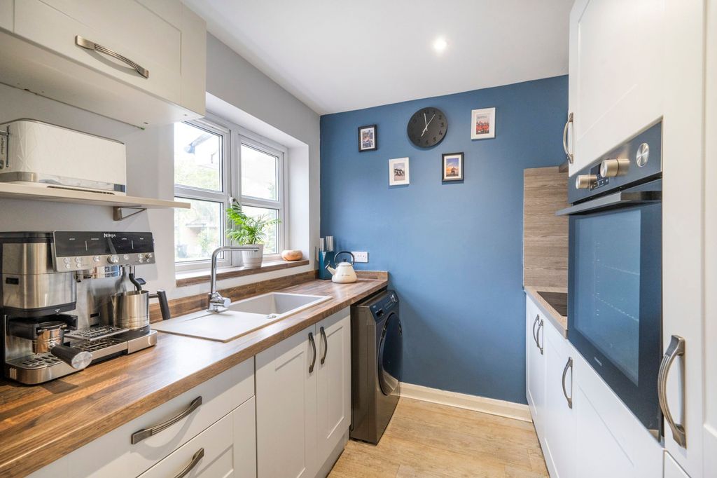 Property photo 3 of 11 Refitted Kitchen