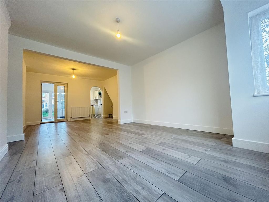 Property photo 3 of 11 Lounge Diner