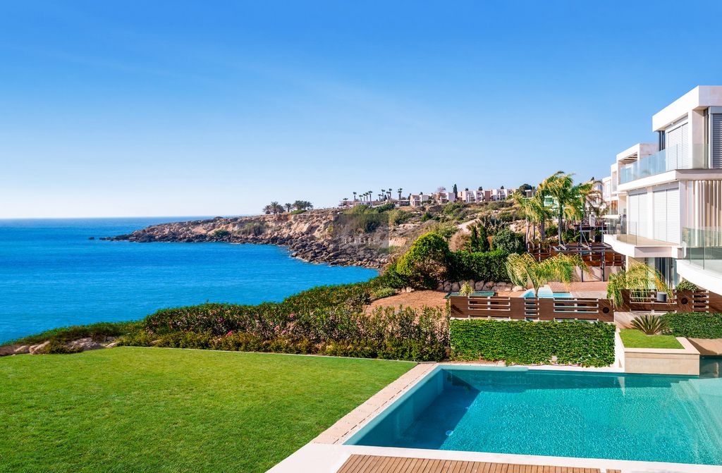 Property photo 3 of 27