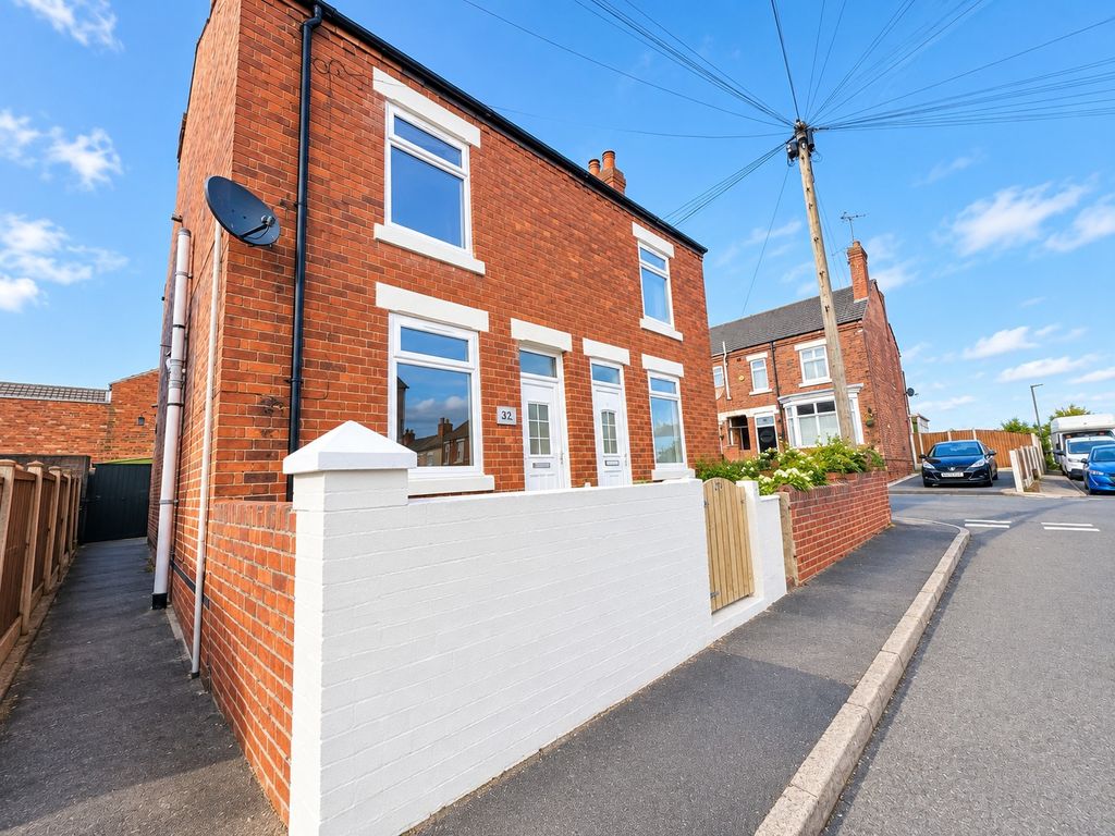 Property photo 1 of 17 3-Bedroom Property – Nuttall Street, Alfreton, De55 7Ay
