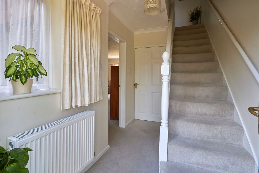 Property photo 2 of 18 Hallway