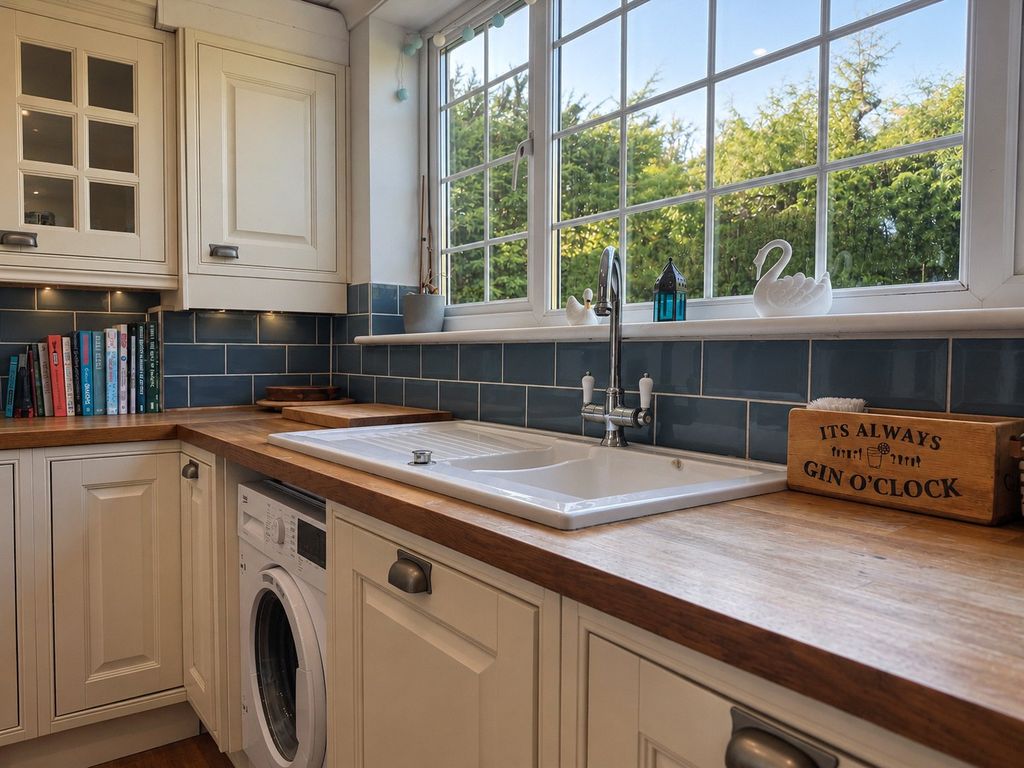 Property photo 2 of 24 Picture No. 30