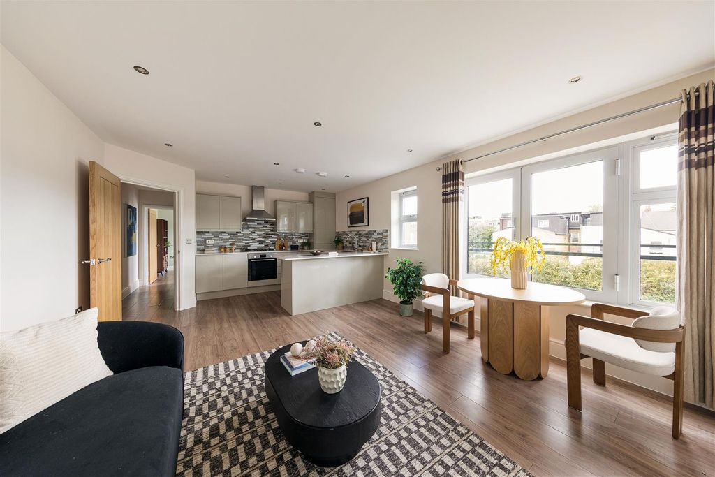 Property photo 2 of 24 Stainforth Road, E17 9rd