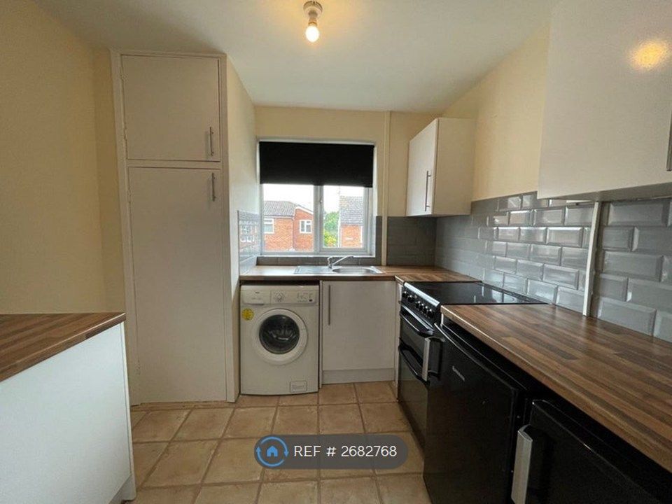 Property photo 2 of 9 Kitchen