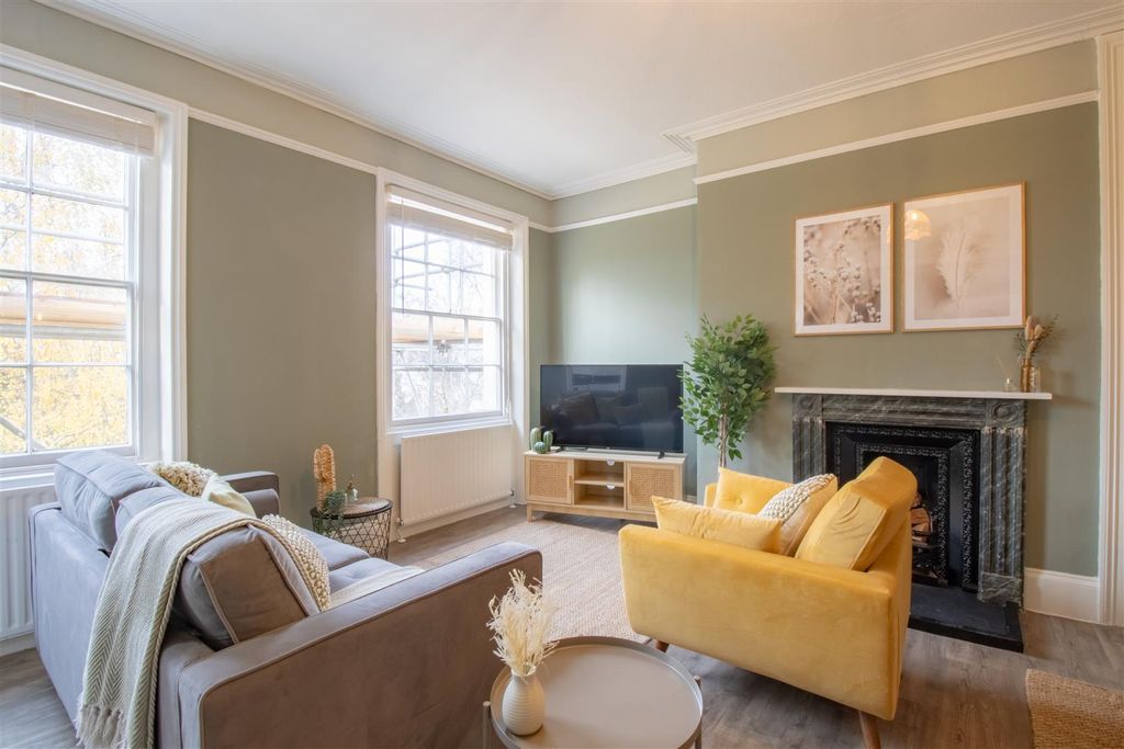 Property photo 2 of 22 Flat 5