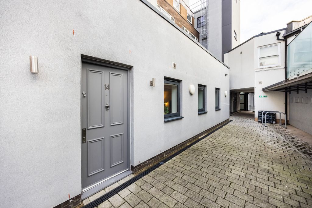 Property photo 1 of 3