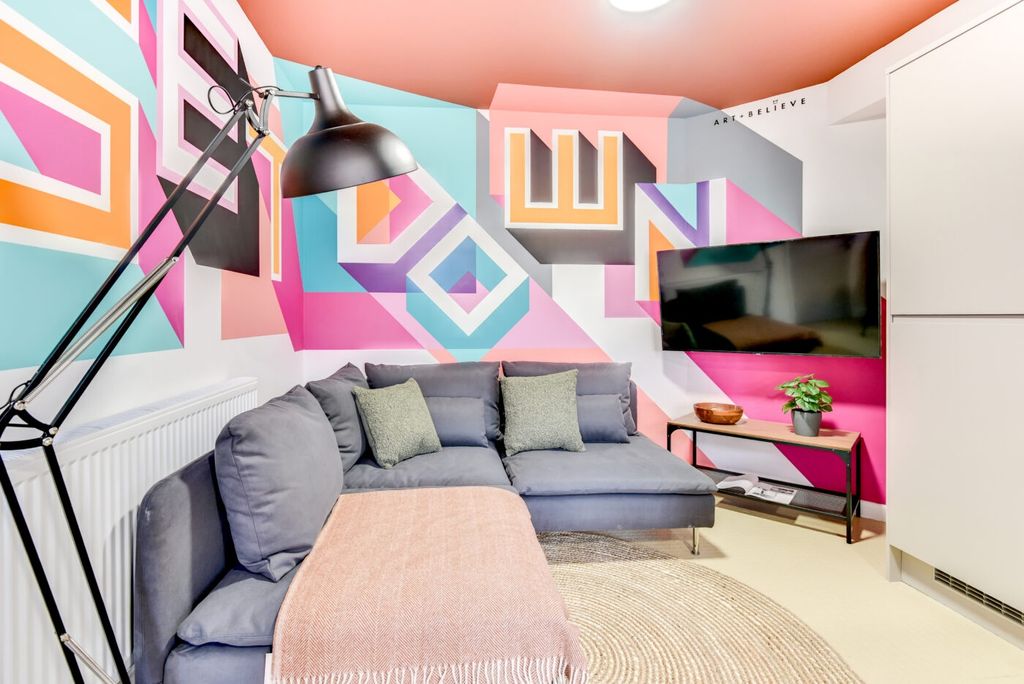 Property photo 1 of 6 Bright, Stylish Living Area With A Comfortable Gre...