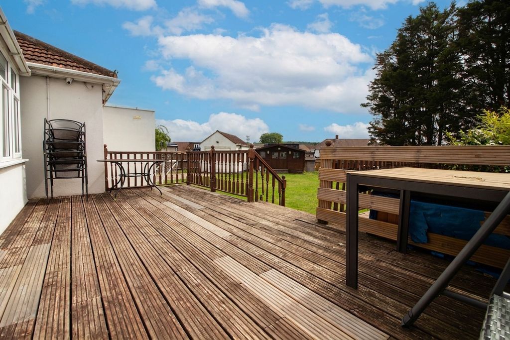 Property photo 3 of 27