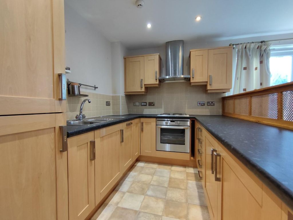 Property photo 3 of 17 Kitchen