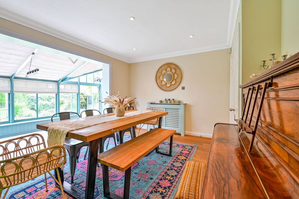 Property photo 2 of 30