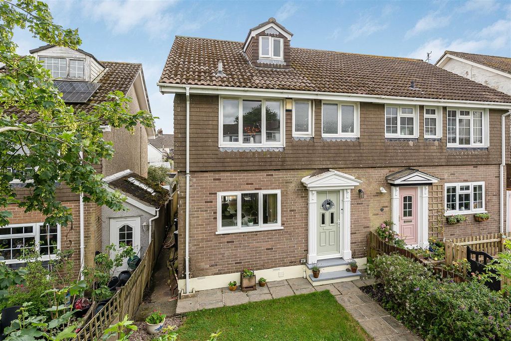 Property photo 1 of 32