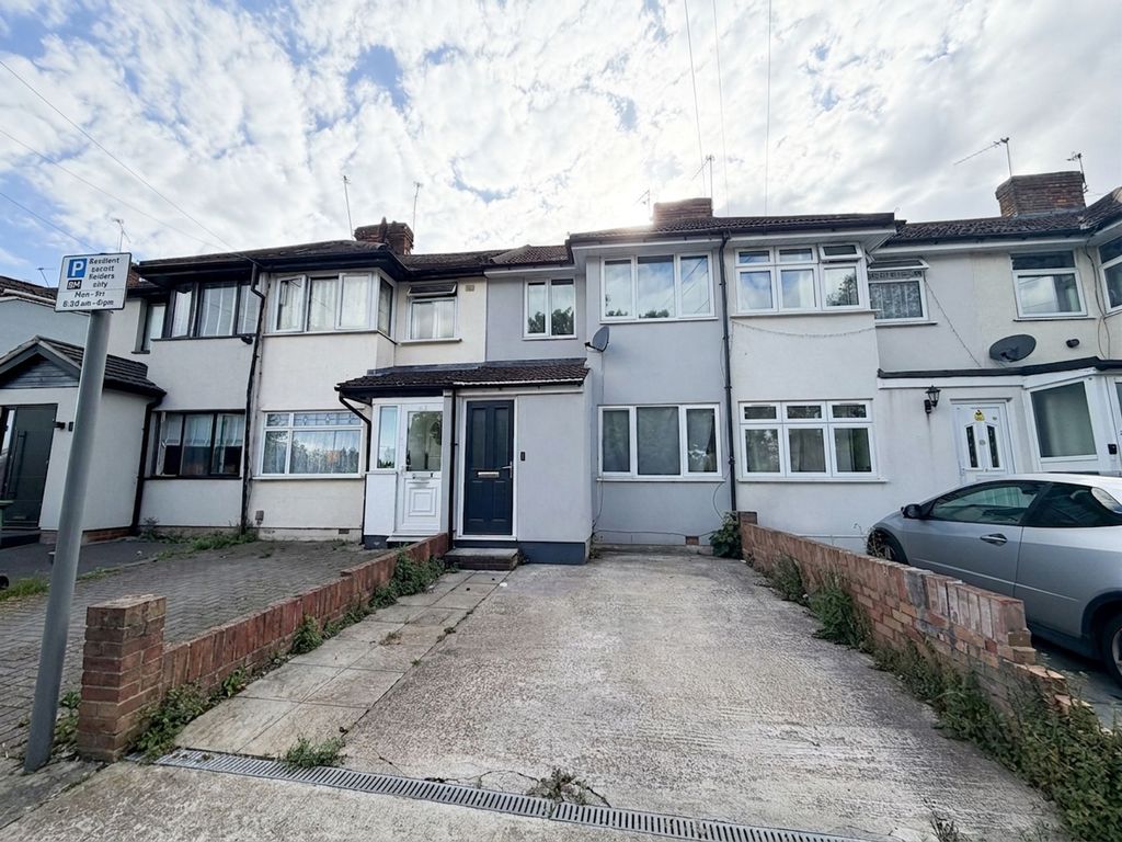 Property photo 1 of 15 Oval Rd North Rm10