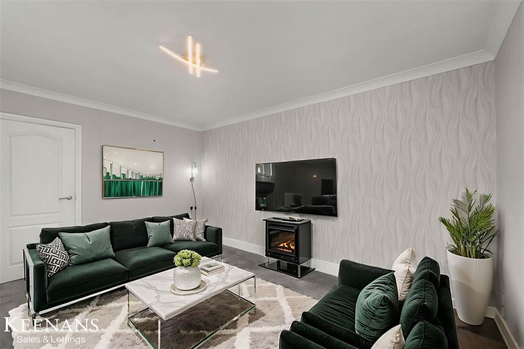 Property photo 2 of 32 Rsjrxwsffukwle3Ouj40Xw - Living Room - Modern - 0-